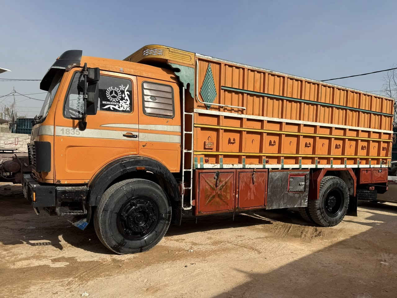 للبيع مكينه 28كير 160 تخم تاير رقم نجف جديد شاصي مكفول الاتصال ***********
