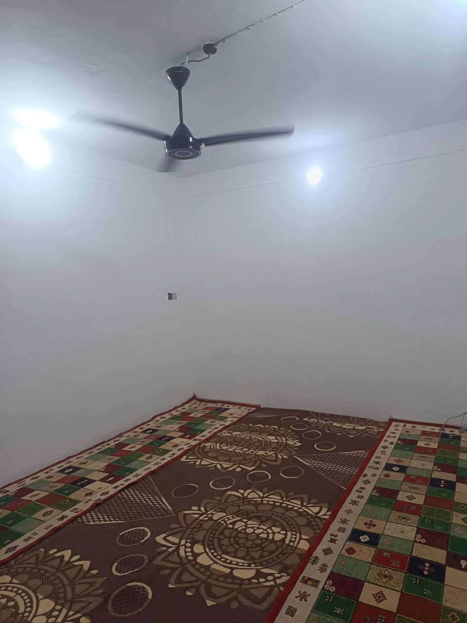 للبيع دار سكني
📍العنوان: منطقة أنوار الصدر الثانية – شارع المختار مندوب
📐المساحة: 200 متر
🔹 يتكون الدار من:
▪️ كراج
▪️ حديقة
▪️ استقبال
▪️ مطبخ
▪️ 3 غرف نوم
▪️ هول
🔹 الطابق الثاني:
▪️ غرفتين بقياس 6×4
▪️ مجموعة صحيات مشتركة
دار مرتب وموقعه قريب من المدارس و مزار السيد محمد أبو الحسن السابسي للاستفسار ***********
