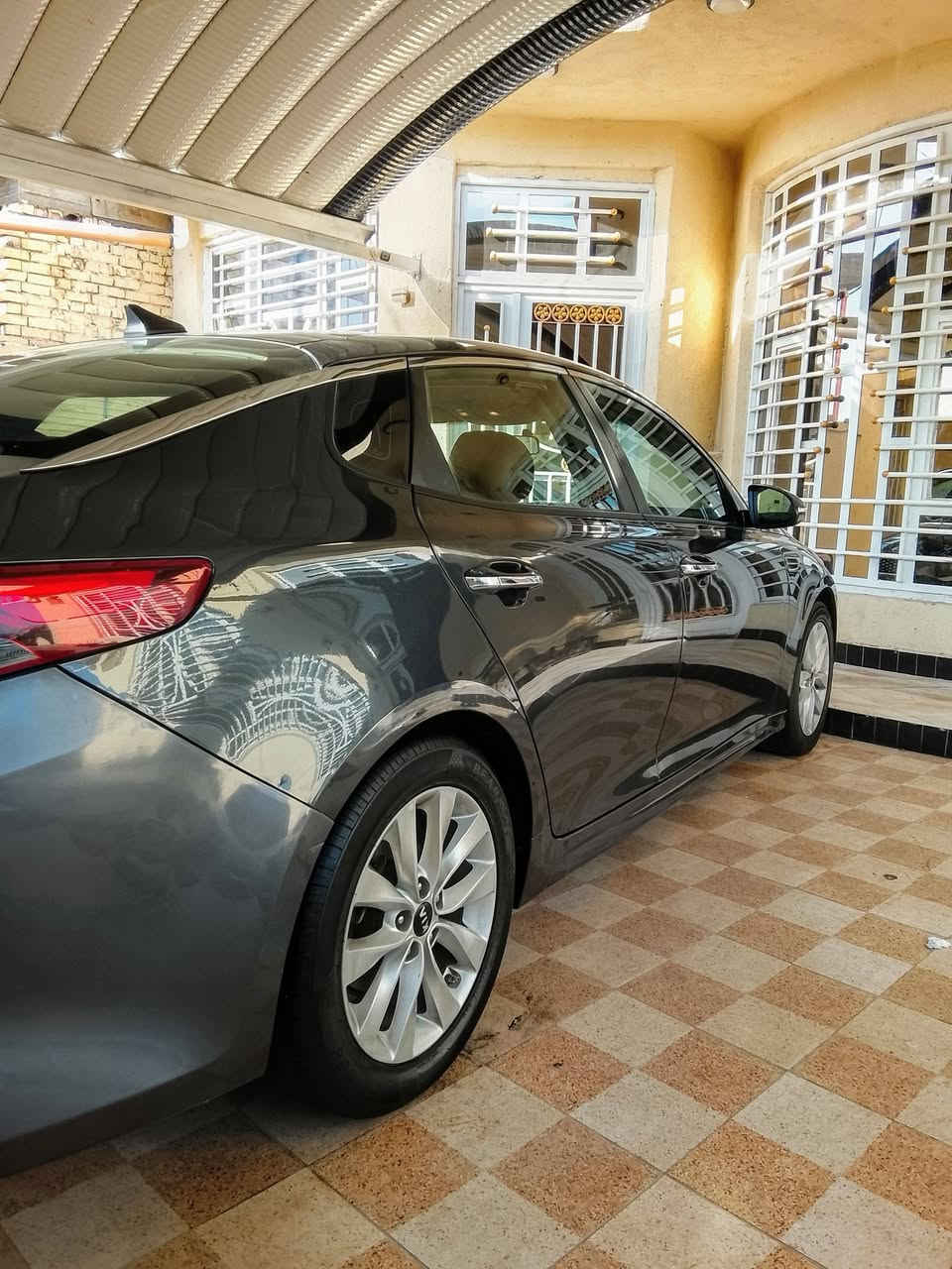 سلام عليكم اوبتماs موديل 2018 وارد امريكي حادثه فقط دعاميه خلفيه وبيها كلير جاملغ خلفي وباب مكفوله من الصبغ والتبديل ليبل واحد 
محرك كير شركه حداديه كهربائيات كل بلادي 
رقم بغداد بسمي السعر 122 مكاني بابل محاويل   *********** // ***********
