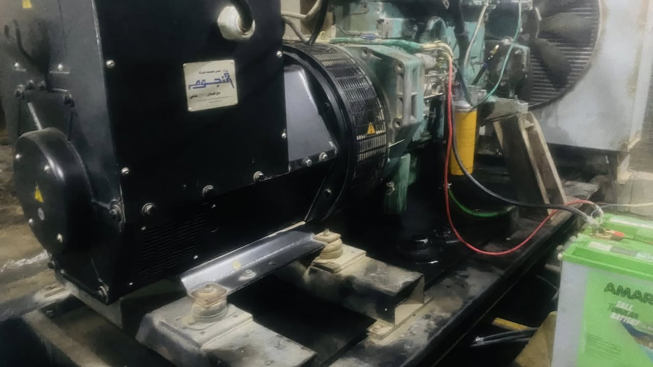 السلام عليكم
مولد للبيع 
VOLVO74 
150 kv
السعر 4000 دولار يعني 40 ورقه
الموقع ناحية الزاب 
للاستفسار ***********
