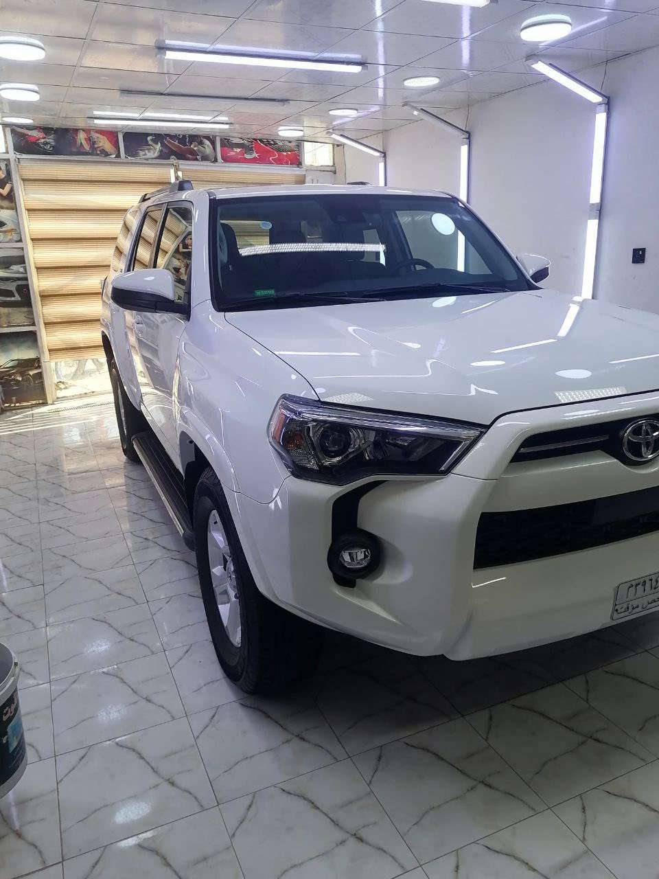 السلام عليكم فوررنر موديل ٢٤ حادثها كما موضح بالصور ابواب تبديل ابلادي ماشيه ١٨  الف كيلو ٧ راكب بصمه كشن كهرباء رقم بغداد باسمي تحويل مباشر السياره بالكوت مركز المدينه السعر المطلوب ٣٦ الف $ ***********
