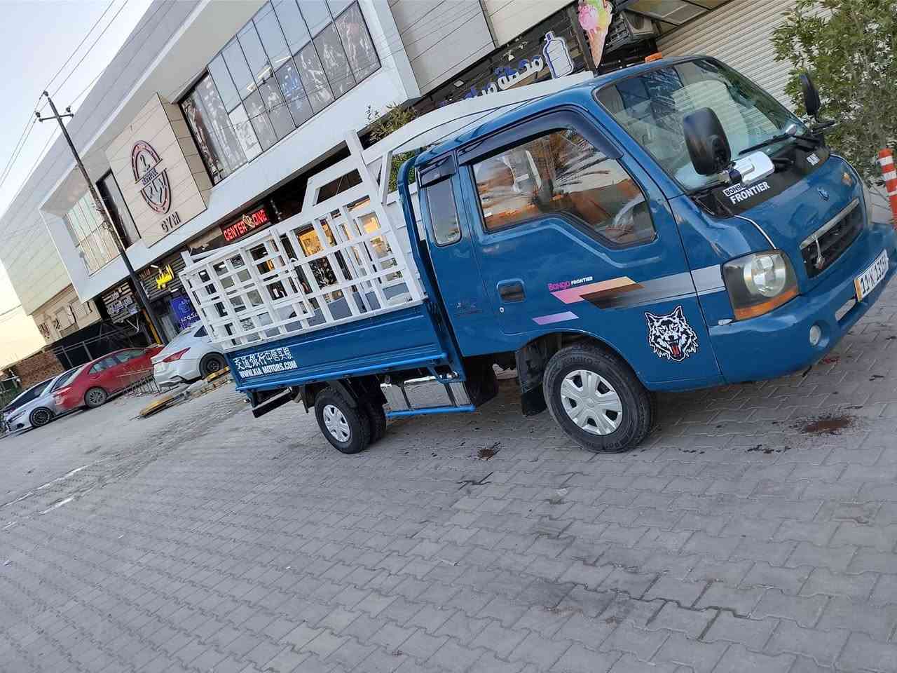 سلام عليكم
اللبيع كيا حمل ام اعيون موديل 2001
السياره مكفوله نقصها بس تبريد 
مكفوله من كير ومحرك و وساصي 
العنوان بغداد ابو غريب 
رقم الهاتف ***********
