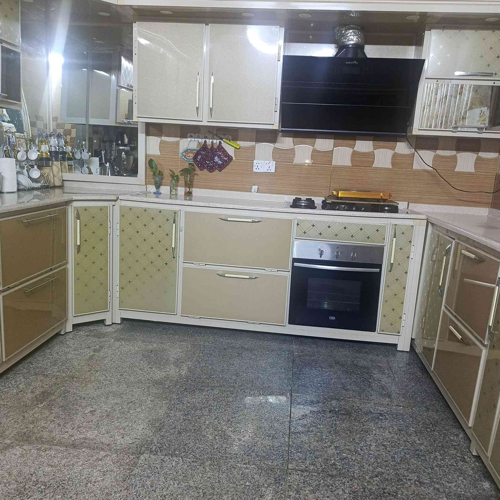 سلام عليكم كاونتر جديد غرض البيع الانتقال السعر مليونين ونص مع الثلاجه


**إذا كنت صاحب هذا الإعلان وتريد حذفه لأي سبب، رجاءا أرسل رسالة إلى الدعم الفني**