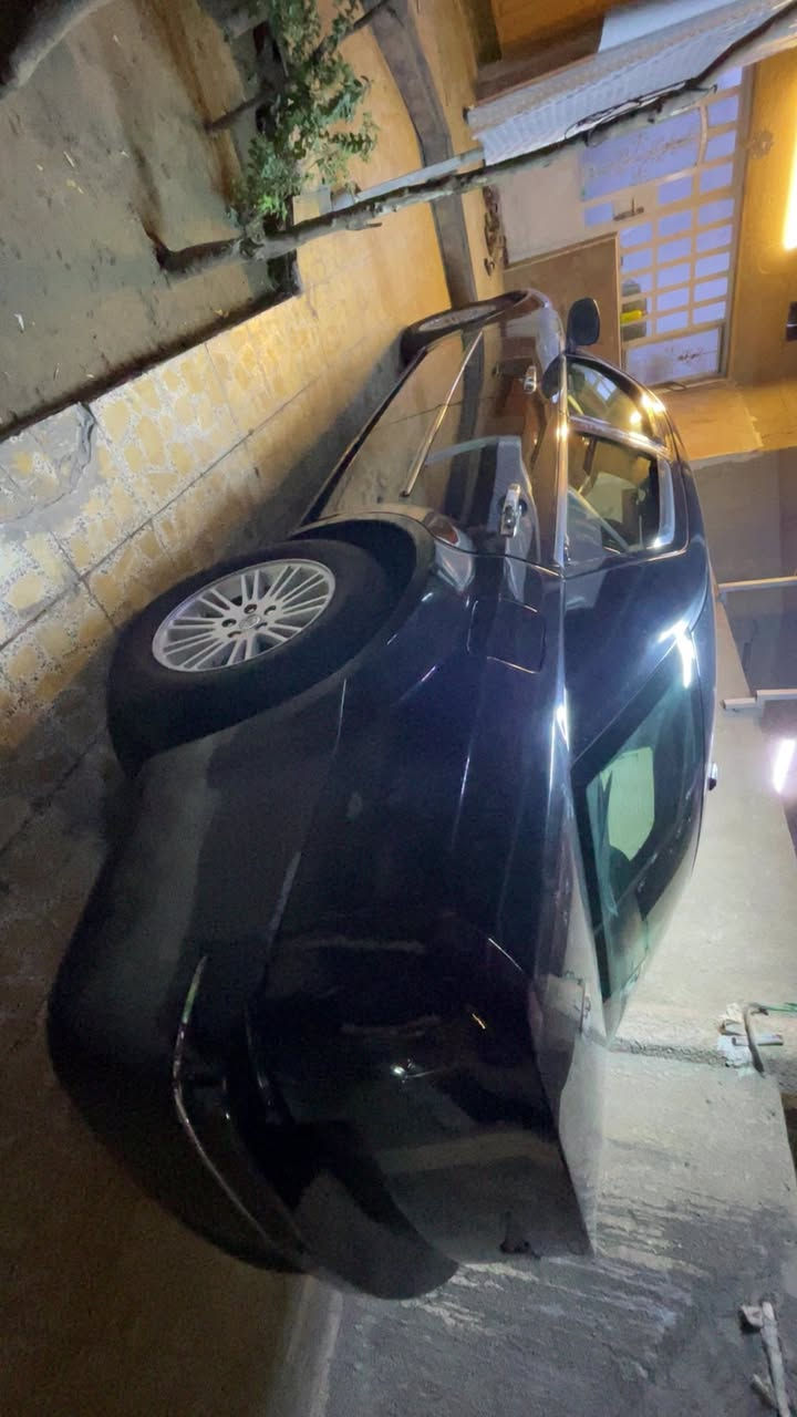 السلام عليكم اوباما 2010 للبيع حادثها جاملغ امامي يمين بالعراق وجاملغ خلفي خفيف نفس الصفحه بامريكا .السياره حلوه بالواقع ونظيفه 
السعر 125 وبي مجال بسيط 
المكان السيدية .
***********
