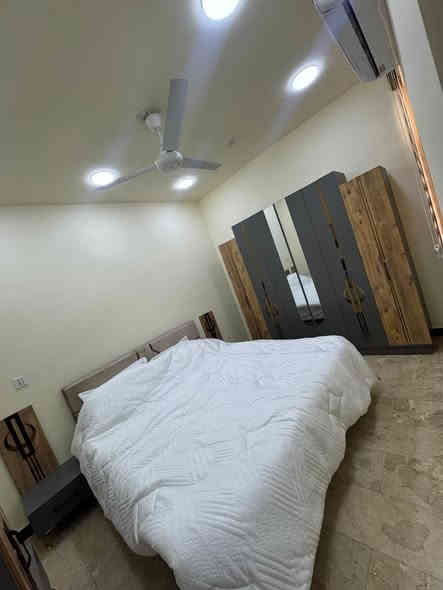 شقة طابق أول مؤثثة بالكامل – المنصور/المتنبي
تتكون من:
 • غرفتين نوم
 • صالة
 • مطبخ
 • حمام
الشقة مؤثثة بالكامل وجاهزة للسكن.

للاستفسار: ***********
