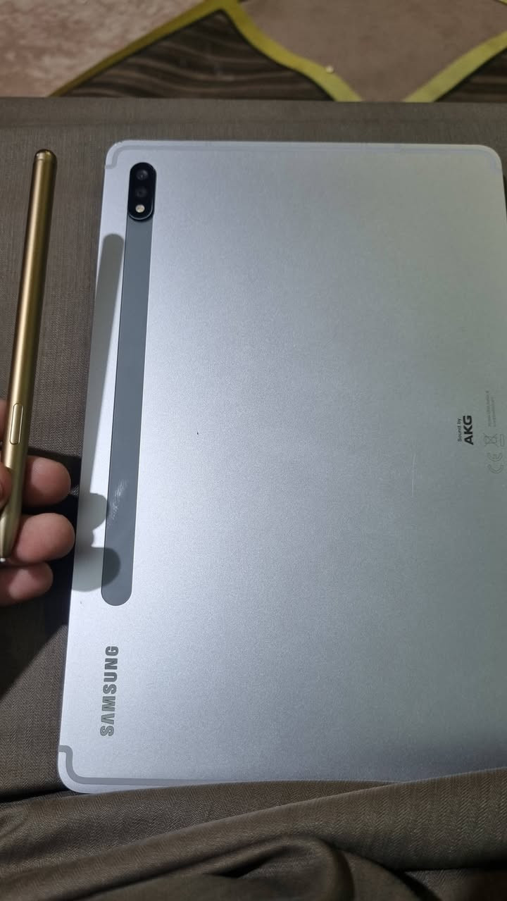 سامسونج اس ٧  ٢٥٠ الف وبيه مجال
ذاكرة ١٢٨ +بيه مكان ذاكرة اضافية
الكوت توصيل ماكو ***********
