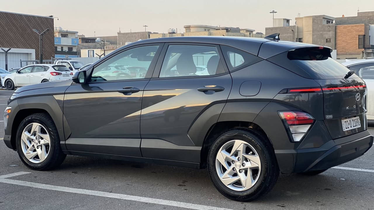 السلام عليكم : للبيع فقط
كونا : موديل ( 2024 ) 
ماشيه : 7 الف 
لون : رصاصي ( نفطي ) 
ا———————————————
حادث : طعجة بحافة البنيد 
بدنه / براكيت / راديتر / تبريد : على وضع الشركة 
رقم : اربيل / تحويل ، وكالة : موجود 
ا———————————————
مواصفات : 
بصمة / تشغيل عن بعد / شاشة كبيرة / 
عداد ديجتال متصل / رادار امامي / وجانبي / 
ويل كب / توقف ذاتي / اطفاء عند الاشارة / 
وبعد بيها مواصفات ……… 
ا———————————————
السعر : 177 وبيها مجال بسيط 
موبايل : *********** 
مكاني : بغداد
