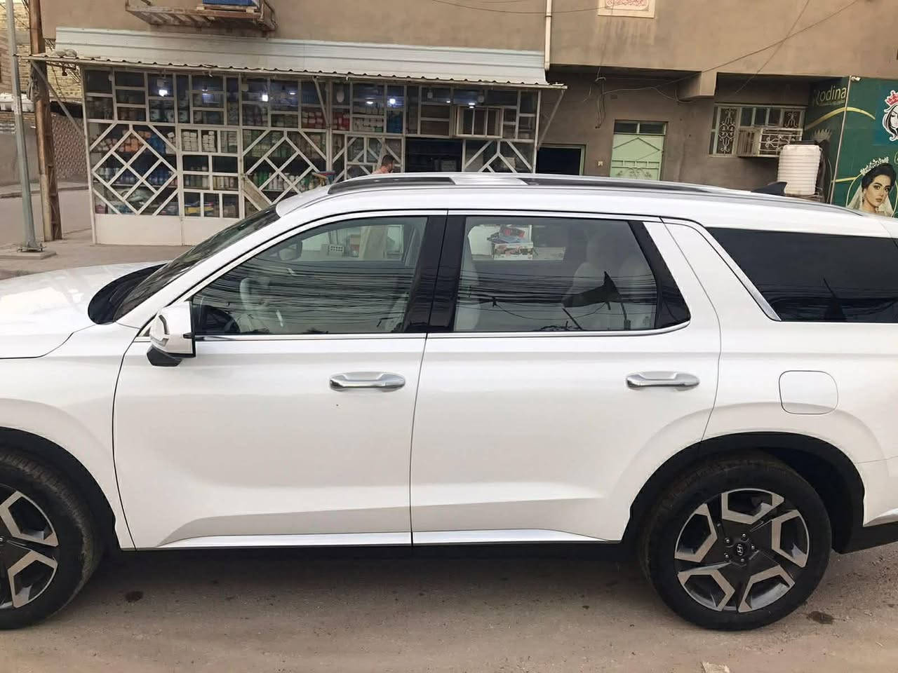 سلام عليكم بلسايد ٢٤ فول للخير ماشيه ٧٠٠٠ زيرو رقم بغداد بسمي بدون حادث بس ربع دعاميه امامي كسر ومبدلين ربع الدعاميه والسونار ورقم الشاصي بل صور السياره جديده كلش السعر ٣٥٠ وبيه مجال باوع الحادث والصور واحكم عليه ***********دواخل ابيض @إشارة@
