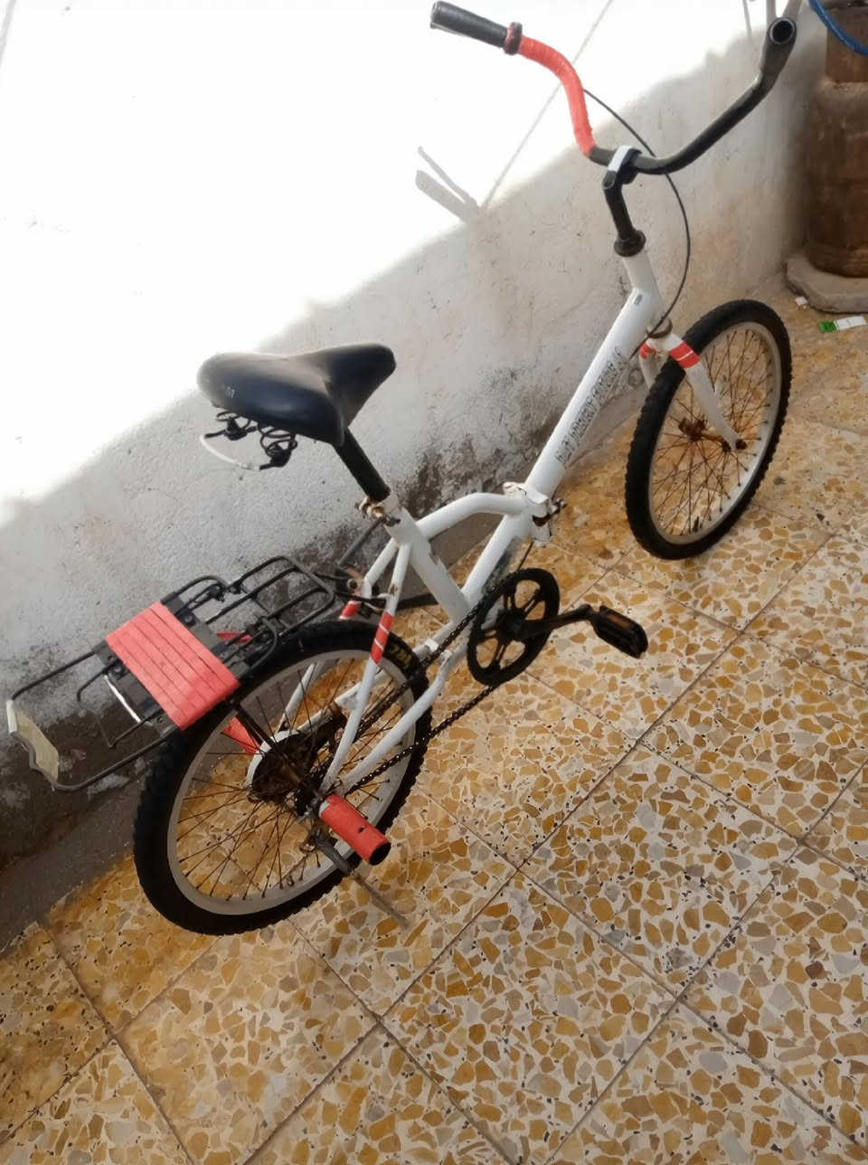 اسلام عليكم شباب
البيسكل رايده بـ45 وبي مجال 
طبعاً هوه مو ذاك النضافه بس مرتب . والدواسات والسيبايه الطياريه هاي وي البيسكل انطيهن ما احتاجهن وفسفورات 6 هم وهاي شغلاته مثل ما موجوده بصوره 
الي حاب يتواصل ؏ واتساب هاذ الرقم ***********
