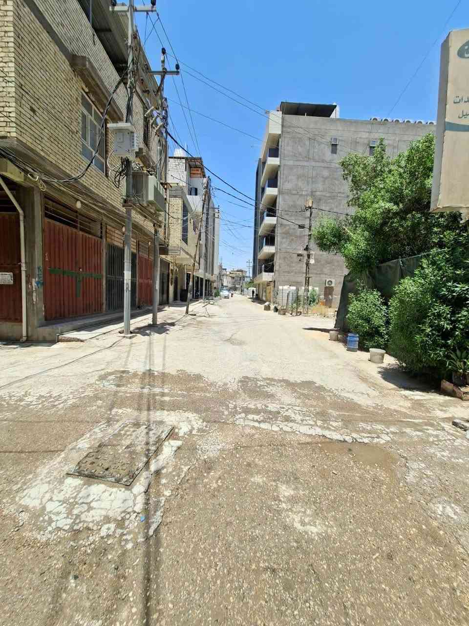 السلام عليكم
بناية للبيع ١١٥ م شارع ميثم التمار فرع الجسر الكهربائي تحتوي على خمس طوابق مجهزة بالكامل ومؤثثة كل طابق شقة و غرفتين نوم مع صالة صحيات تبعد عن حرم الإمام العباس علية السلام اقل من عشر دقايق مشي 
والمدخل الثاني على شارع السيدة زينب عمود ٩ 
للإستفسار الاتصال بالرقم ***********
