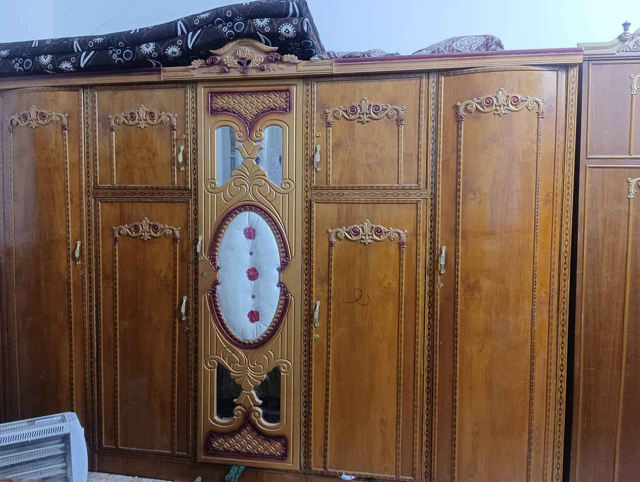 السلام عليكم
غرفه 5 ابواب كلش نضيفه مستخدمه سعرها 500 
مكاني بغداد تاجي سبع البور 
***********
