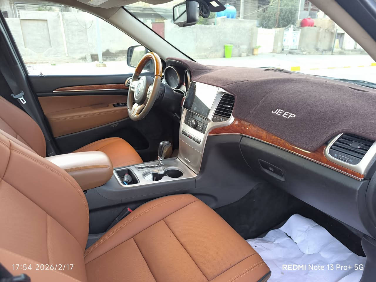 للبيع جيب موديل 2013 محرك 5700 مكفول  جاهزة ماشية 113 ميل السيارة نصبة اتخبل وجاهزة بيها جاملغ وبنيد بدون اي داخل رش فقط فول مواصفات للاخير  مكانها واسط الصويرة هاتف ***********
*********** السعر 147 وبالعافية للي يأخذها يستاهلها
