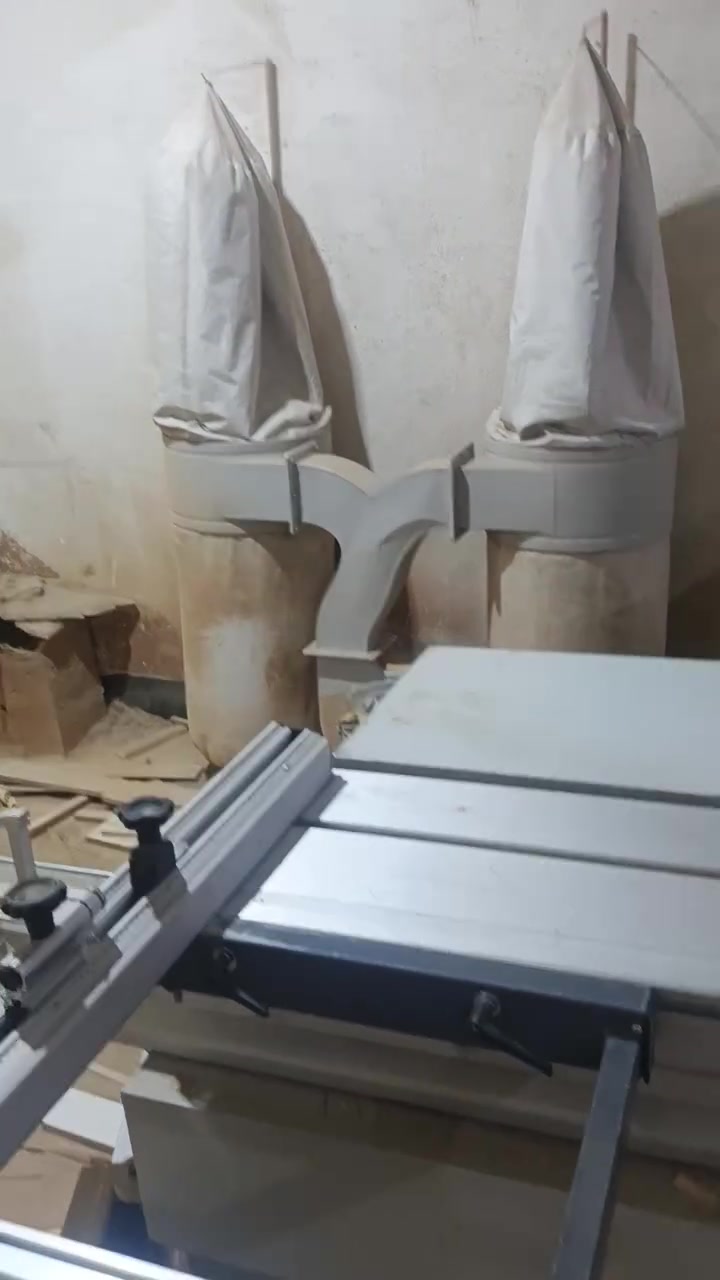 السلام عليكم للبيع معمل MDF كتر +مكينه شريط استعمال ٦ اشهر  جدد مكان النجف حي سلام للستفسار ***********
