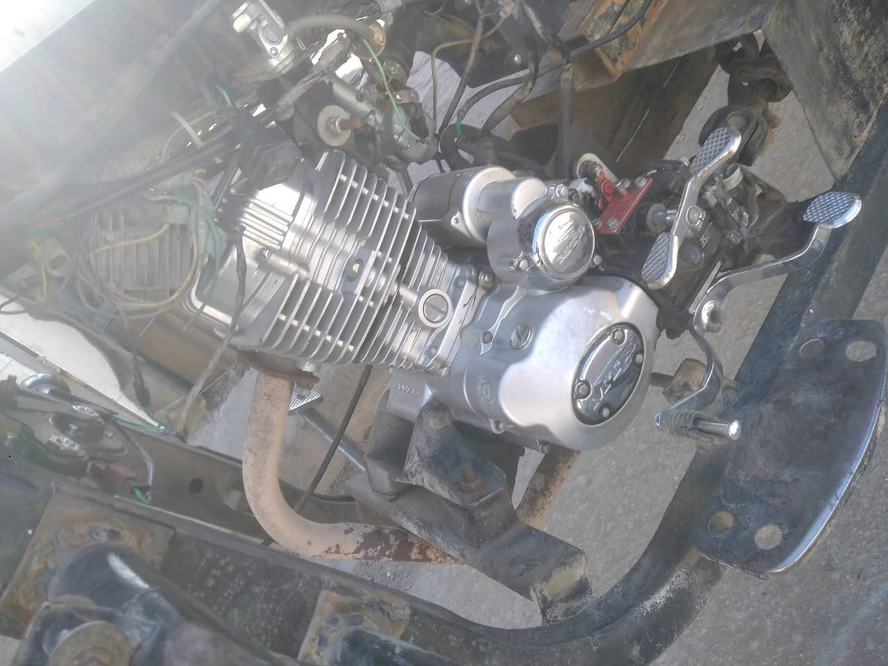 اصولي اوراق بأسمي 2014بيها لحيم بالركبه كهربائيات جاهزه وباتري جديد ***********
