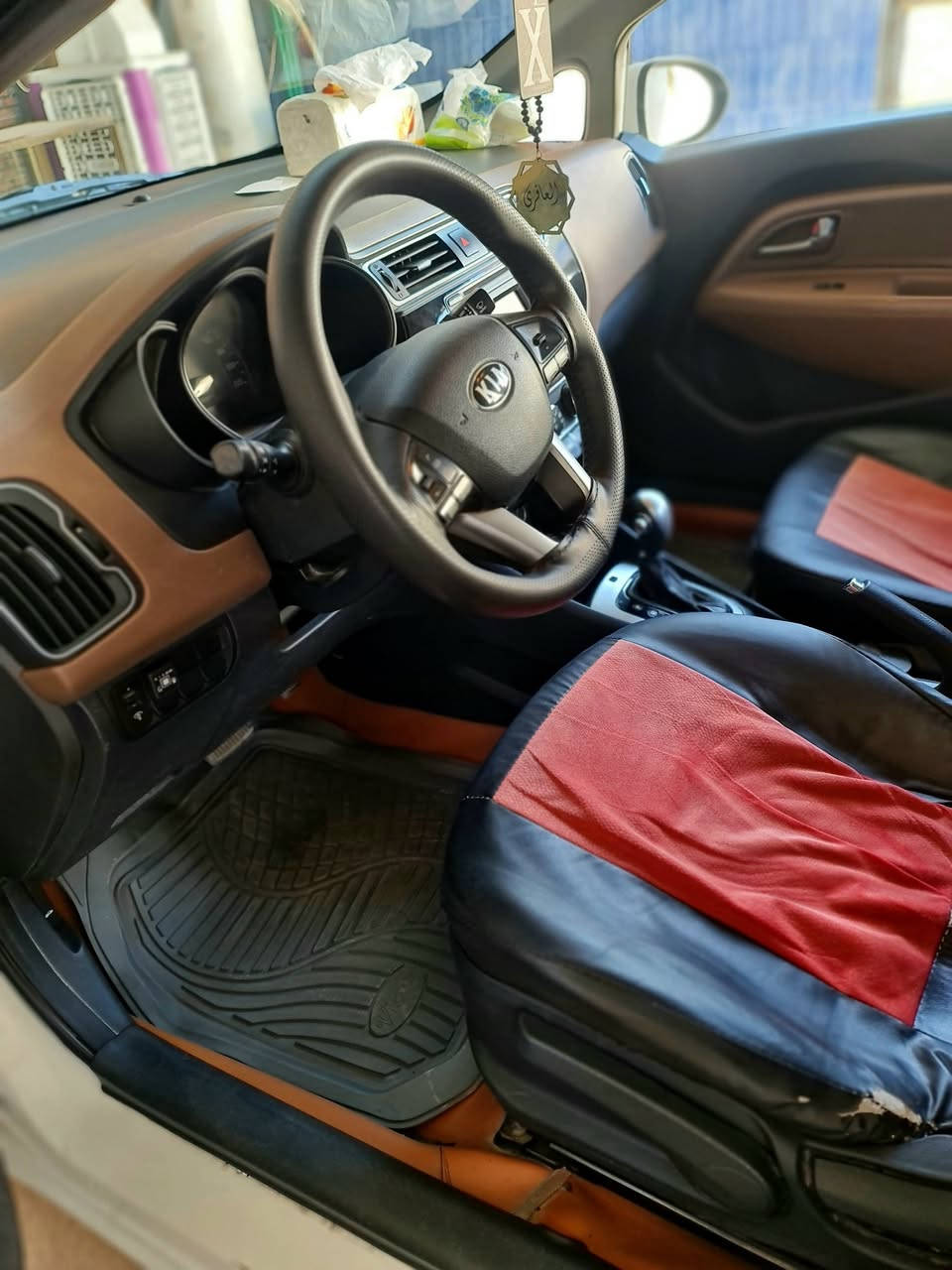 السلام عليكم 
كيا ريو 
موديل 2016 
رقم بابل انكليزي بأسمي 
ضمان الشركه الدوليه 
فول مواصفات عدا الفتحه 
مكينه 1600 
اشاره بالمرايه 
لايت لد زنون 
تحكمات مقود 
مرايه جانبيه سحب 
حساسات خلفيه 
5 ويل كب 
السياره جاهزه ماناقصه شي 
حداديه جديد مسويه امامي وخلفي 
مدوشمه كاعيه وكشنات 
داخل لونين 
السياره بيه منضومه غاز 
بيه صبغ الدور الخلفي يم قبق البانزين 
وربع الجاملغ الامامي اثر طخات مو حادث 
مكان السياره بالحله 
سعره 106 
رقمي ***********
