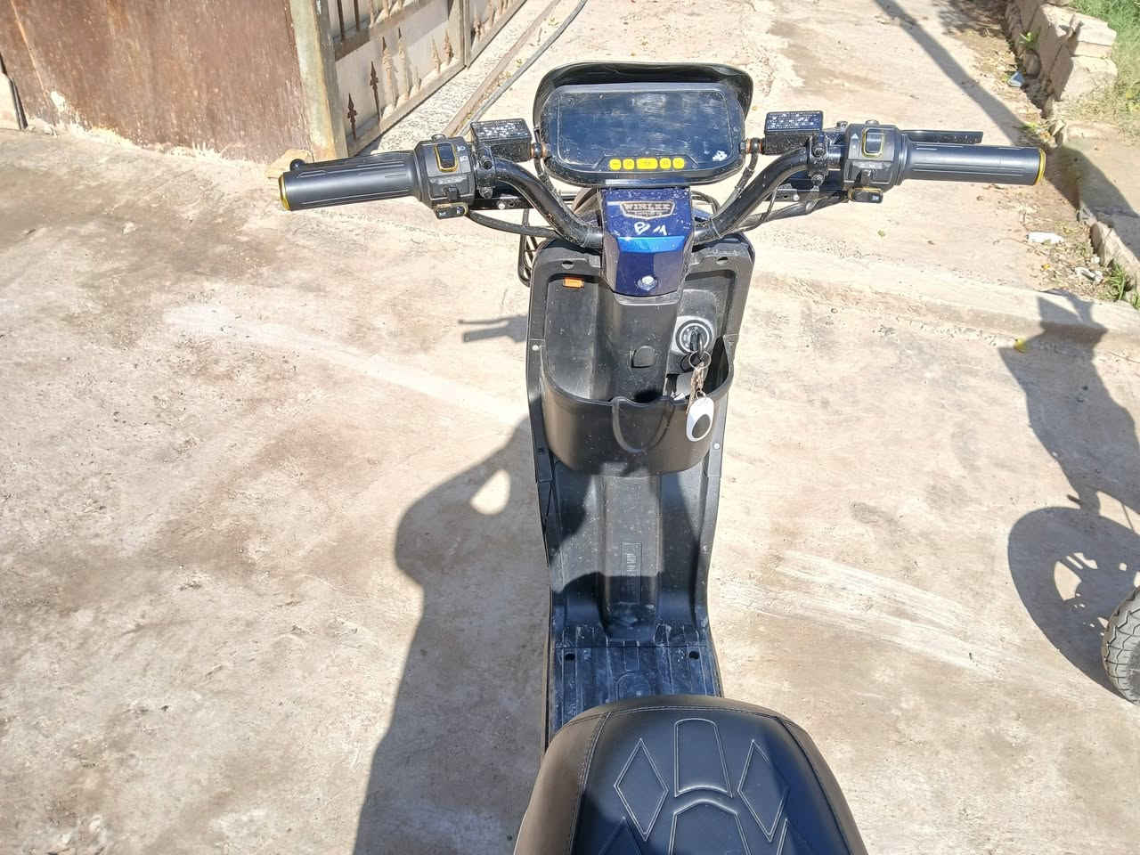 السلام عليكم
دراجة WINLLE 2026 بحالة الزيرو 🏍️.
دراجة نظيفة جداً , المواصفات:
​الموديل: 2026.
​الضمان: داخلة بالضمان (الضمان غير منتهي).
​الأوراق: وصل شركة التنين الذهبي الأصلي موجود.
​الإضافات: سويج وبصمة وكارت (عدد 2).
تحتوي على منفذ شحن USB.
⚠️5 بطاريات مسطرة[ كبار ].
الدراجة ما محتاجة أي صرف، "شغل واطلع".
السعر: [ 450] وبيها مجال.
المكان: بغداد - [حي الجهاد].
للتواصل: [*********** واتساب فقط].

⛔️الدراجة ممغسولة اذا تنغسل تطلع جديدة.
