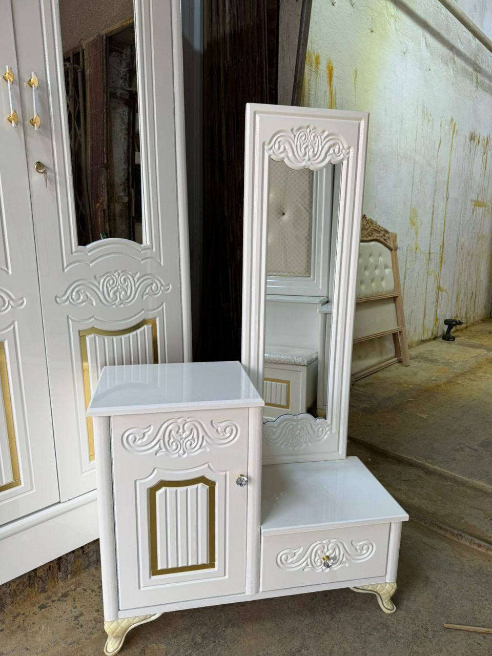 غرفة 6 باب
(الرونقة ) تصميم تركي بشغل ولمسات عراقية 

الخارج ام دي اف 12 ملم 
الداخل صاج طبيعي 4 ملم 
القاعدة بلوك صاج 16 ملم 
الظهر جرجوبة فتح وشد براغي 
الصبغ فرن حراري ودرجة اولى 

السعر مليون و800 

#ملاحظه التوصيل يشمل الشد 🔧


**إذا كنت صاحب هذا الإعلان وتريد حذفه لأي سبب، رجاءا أرسل رسالة إلى الدعم الفني**