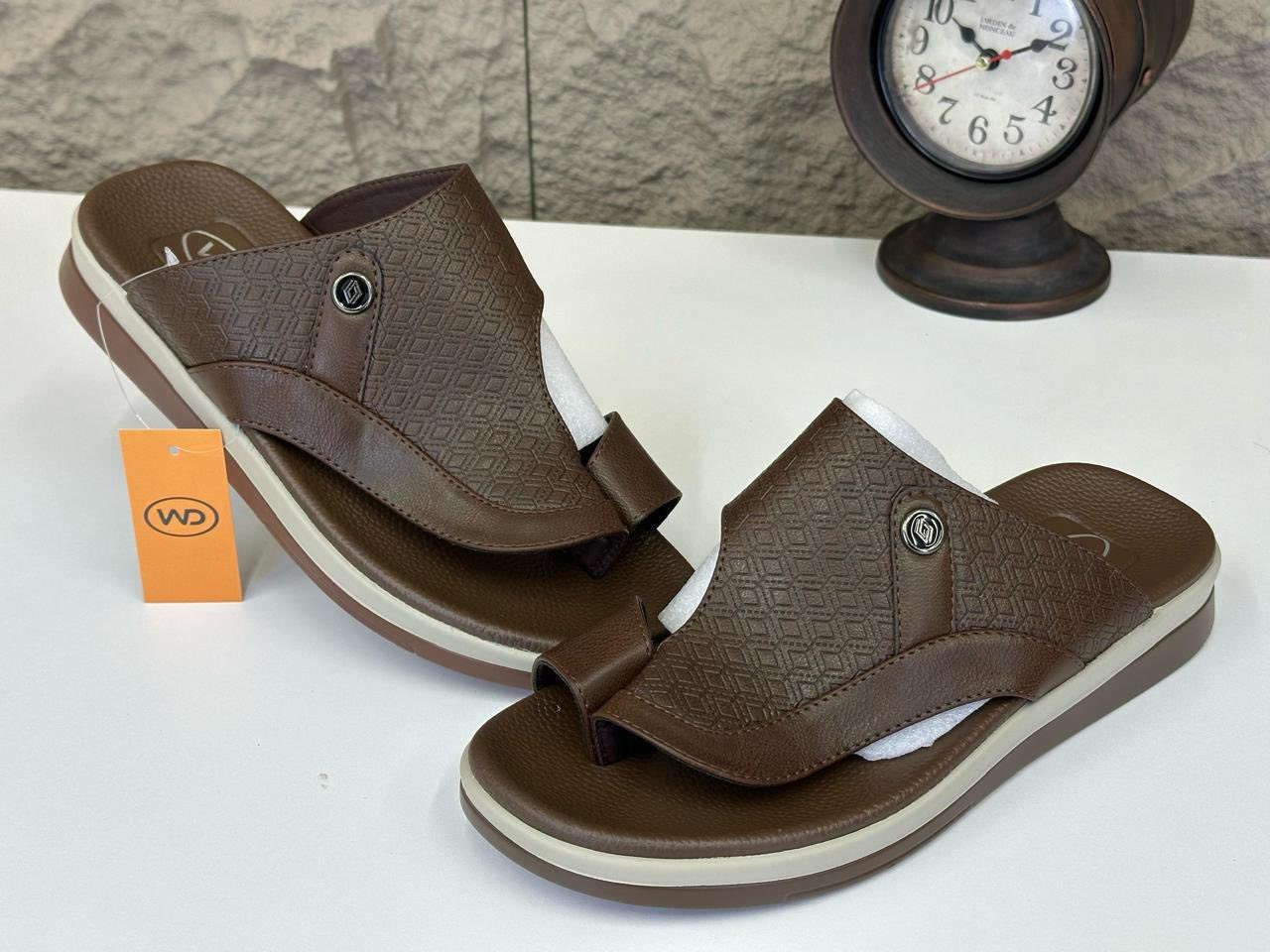 السلام عليكم شحاطه رجالي قياسات من 40 إلى 45 عدد كارتون 12 قطعه سعر كارتون 100 الف وتوصيل مجاني بغداد وجميع محافضات الاستفسار على الخاص او وتساب ***********
