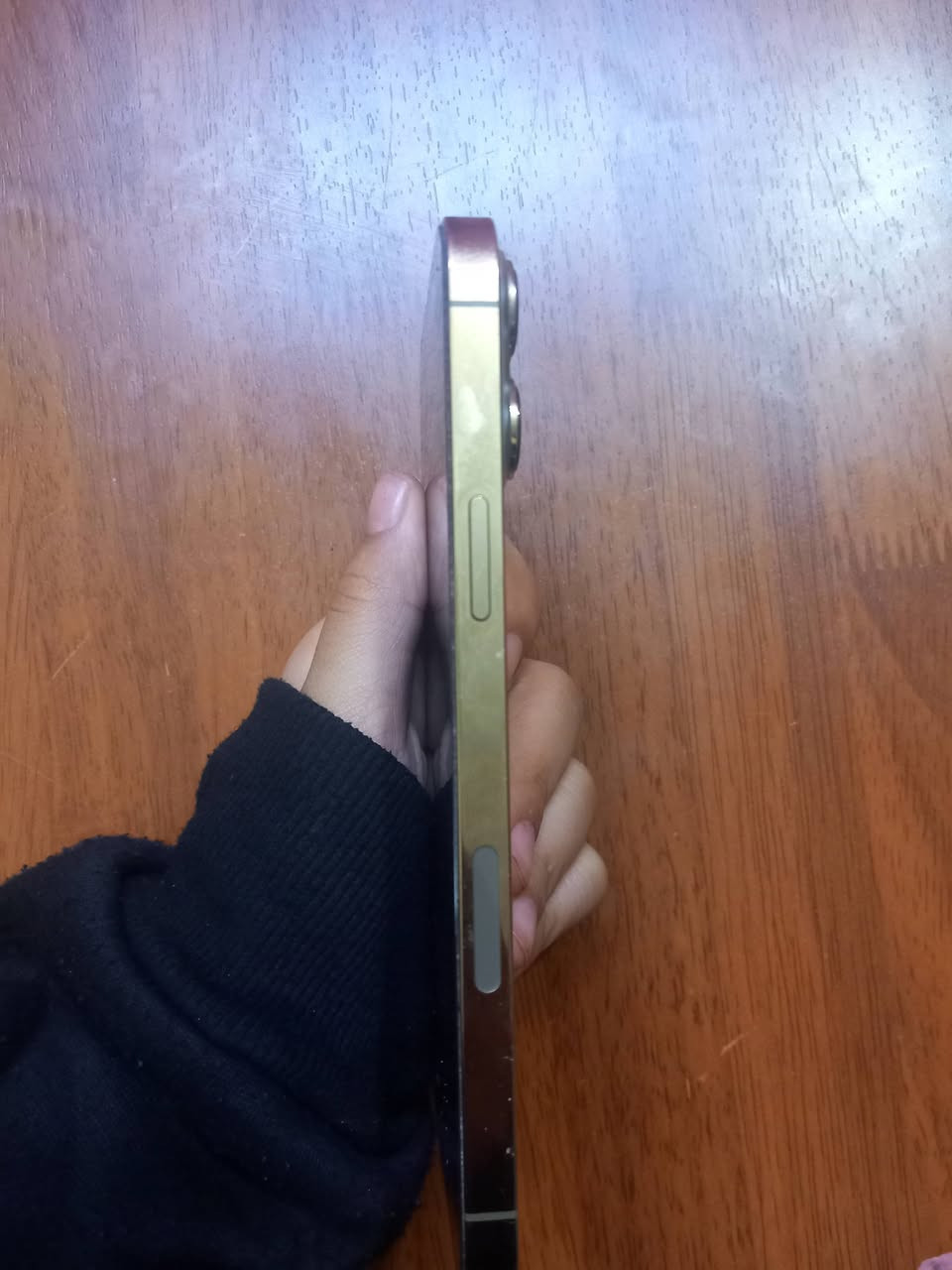 13برو ماكس الذاكره 256 نظافة 95 مكفول من الشخط والتبديل بطارية 87 ااسعر 700  الجهاز اخو جديد كامل ملحقاتة ***********
