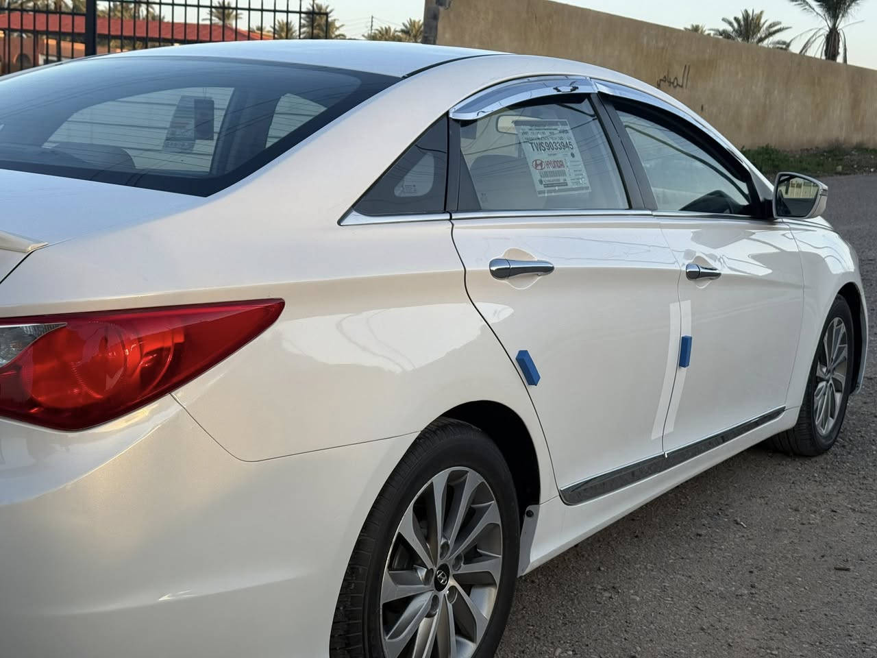 السلام عليكم جميعاً هونداي سوناتا خليجي موديل 2015 محرك 2400 رقم بغداد دولي بسمي.  
تحكم ستيرن قطعتين تبريد شفتات سرعة كشن كهرباء مري شفط محرك كير صدر خلفي امامي كلها جاهز وجديد تخم تايرات جديد تبريد ثلج ❄️ السيارة بيهة نص قطعة رش الجاملغ الخلفي بدون حادث ولا دواخل باقي السيارة كفالة السيارة جاهزة من كلشي مال جناي 
العنوان  صلاح الدين  بلد    للاتصال ***********
