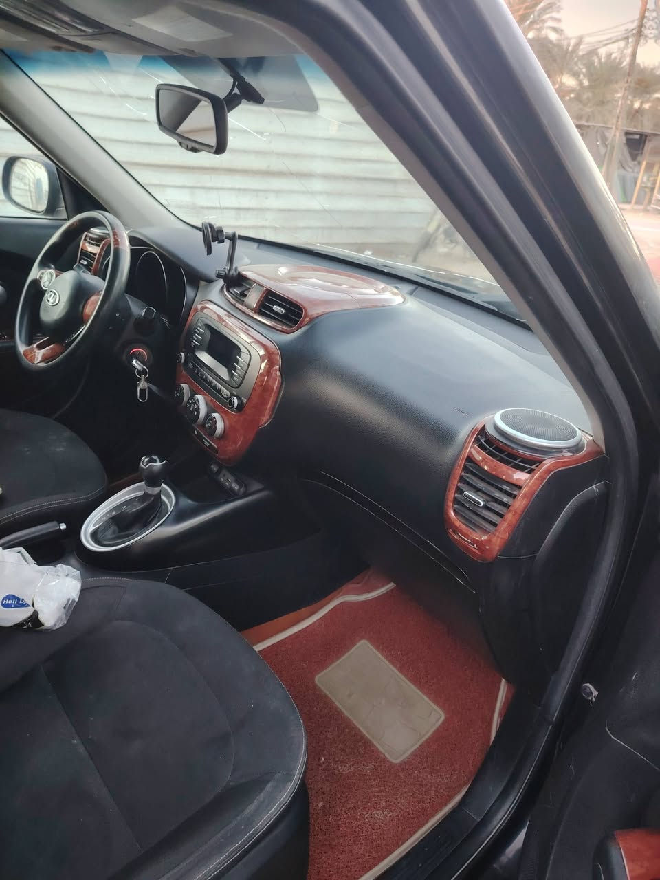 سلام عليكم صول للبيع ٢٠١٥ أمركي مكينه ٢٠٠٠ بيه بس جماغ أمامي يم السدر وبيه ملاحضات بصيطه الباقي كفاله مكانه بابل الهاتف ***********
