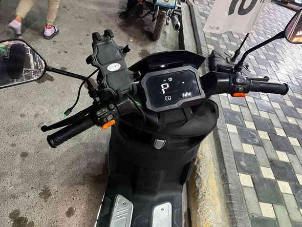 السلام عليكم دراجه ريان وحش الكون جديده حيل ومفوله ومكفوله ملف وعقل وجميع الكهربائيات والوصل موجود قبل شهرين ماخذها مع كل ملحقاتها
المواصفات 👇 

6باتري مسطره بعدهن نشطاا يقرن 12 فلوت

كشن سياحي مع مساحة تخزيت حت الكشن

نضام ppsعند ضغط البريك ترجع شحن الى البطاريه 

3نمر والرابعه بك رجوع للخلف مع نضام الباركP

لد نهاري ولد ليلي ولايت عالي نصاي ورماش ومع دبل اشاره ايضاً 

ملفها2000نحاس غير مفتوح 

لدات جانبيه ولدات خلفيه الداجه كلها شغاله 

درع امامي 

بصمات ثنين والشاحنه كله موجوده   

***********

سعر 900وشراي يدلل
