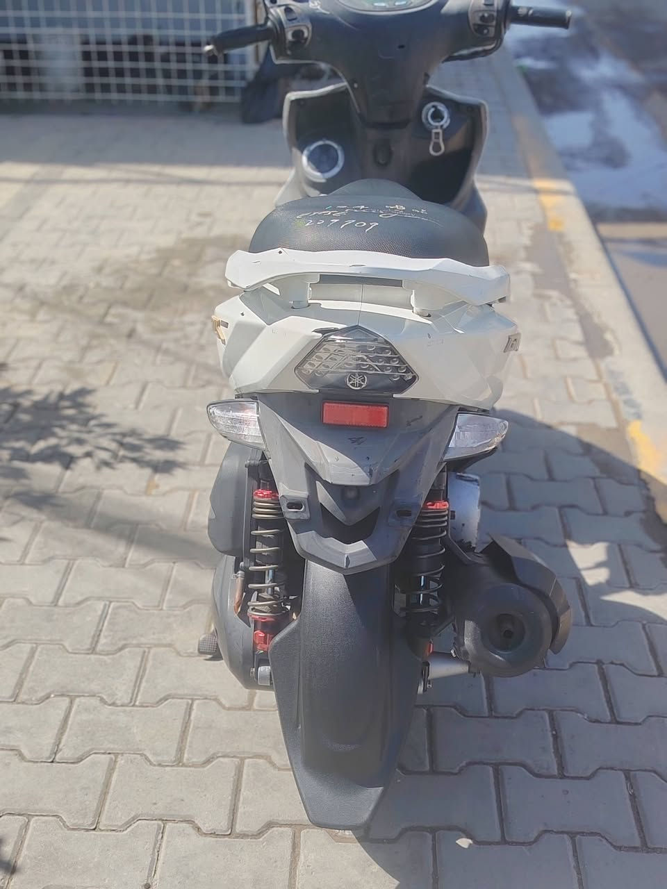 السلام عليكم جي تي آر للبيع صار كم شهر من نازله رمبه  مكفوله وإذا عندك دراجه تراوسني تنطي فرق هم عادي 
ملاحضه دبلات ودواسات مو وياها تريدهن بفلوسهن تريد اشيلهن
السعر مليون و ٥٠ وبيهه مجال  مكاني الغزاليه شارع المركز
***********
