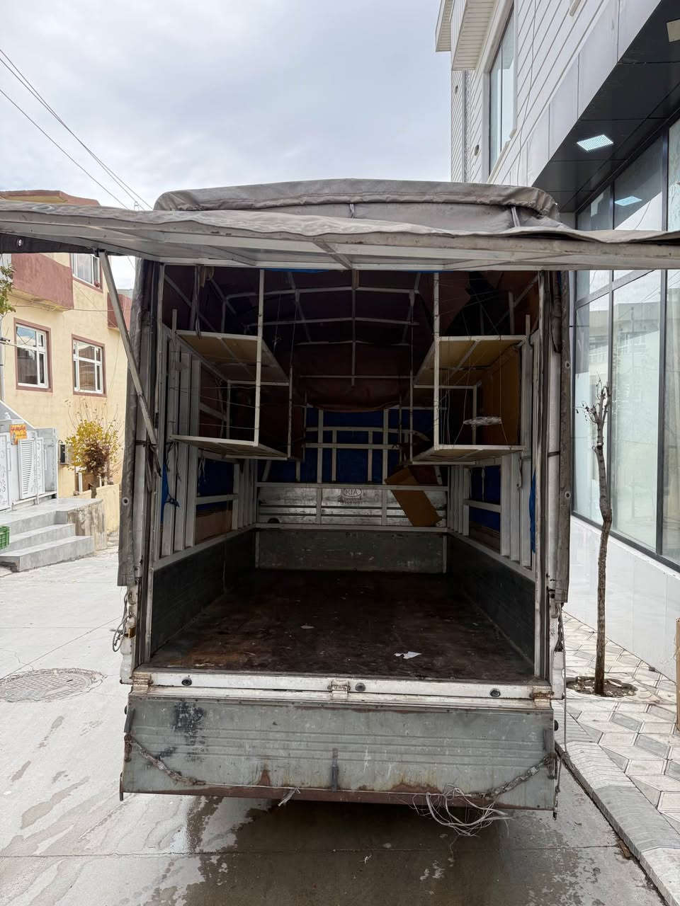 چەمچەو چادر و سەرچەمچە
قفڵ قفڵی ٣٠٠ هەزار دەرەجەیەک
*********** السليمانية, العراق
