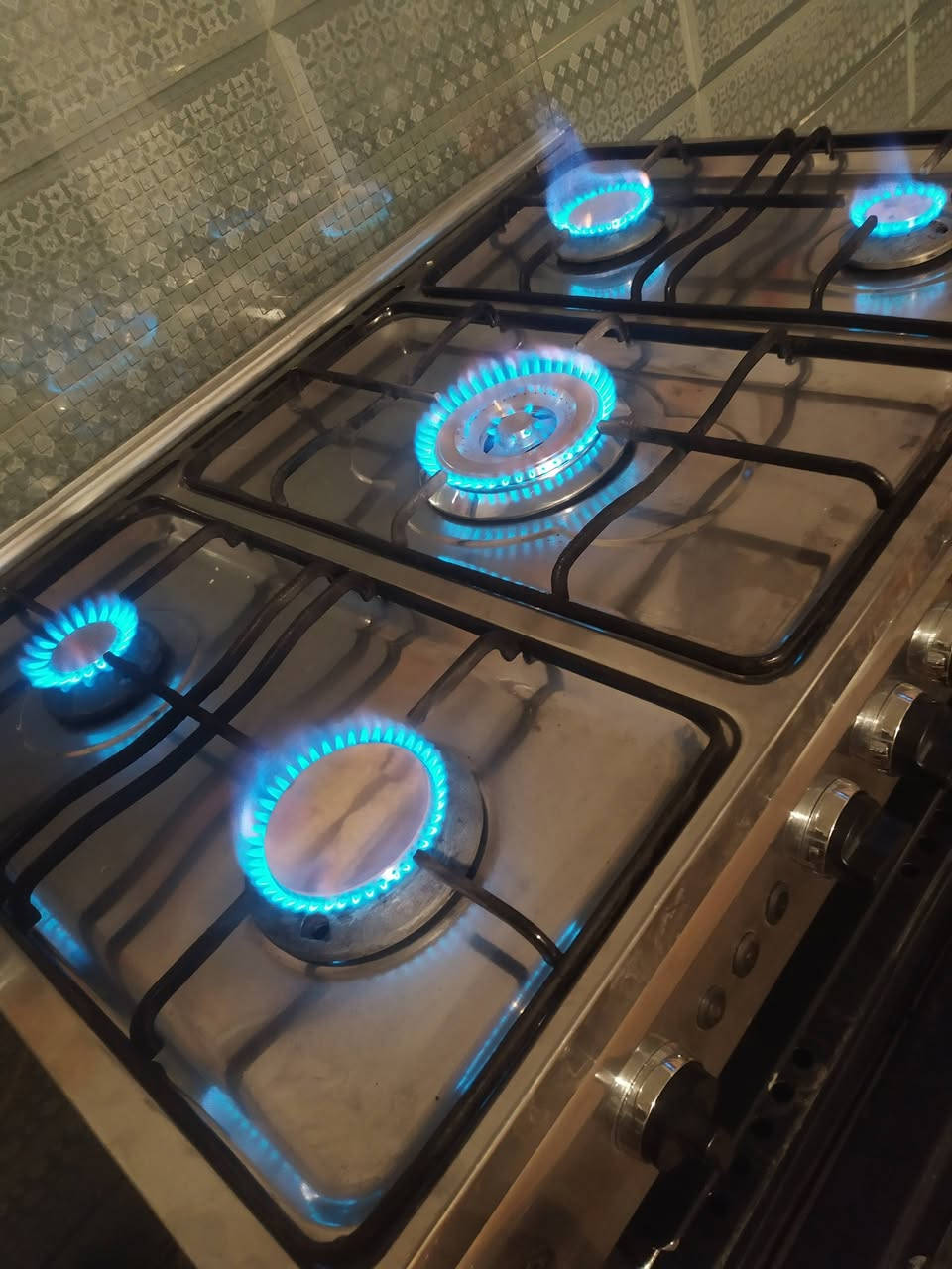 طباخ فريش مصري باب اول نضيف جدا كله شغال عالفحص ناره زركه وقويه مامصلح سعره 200. يوجد توصيل


**إذا كنت صاحب هذا الإعلان وتريد حذفه لأي سبب، رجاءا أرسل رسالة إلى الدعم الفني**