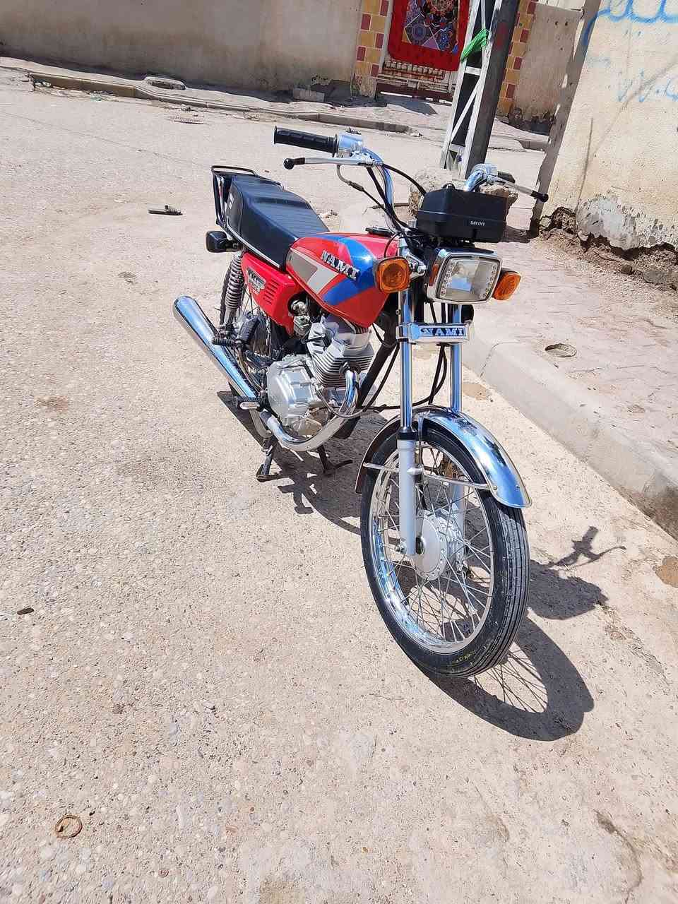 سلام عليكم دراجه البيع بدون بلاد مو تعمير ما مفتوحه شلع دراجه خير من الله دراجه حلوه ونضيفه سعره 700 وبيه مجال مكاني قادسيه *********** او خاص
