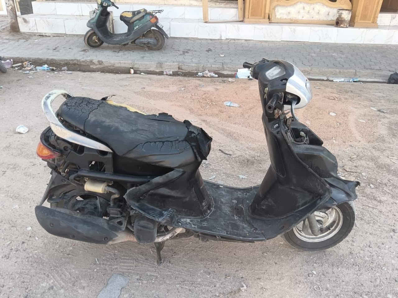 السلام عليكم فراشه للبيع مكينه مفتوحه ونضافه شوفت عينك للبيع مستعجل عليها سعرها350وبيه مجال مكاني حي ميسان 
***********

