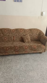 من رخصة الادمن عندي طخم للبيع مستعمل عدد خمس قنفات مع زاوية تلفزيون بس...