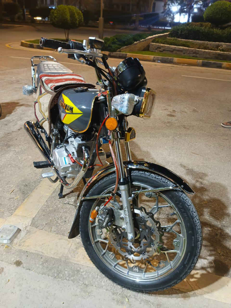 دراجه 5 قير 24 اوراق سكنر دراجه مكفوله كفاله عامه ما بها نقص من البرغي مكانه العوينه تيل 116 شارع بغداد رقم الهاتف ***********
