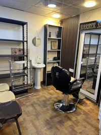 شباب محل حلاقه كامل في سويب بل ميتين مقبل مدرسة الفرسان الايجار إيجاره...