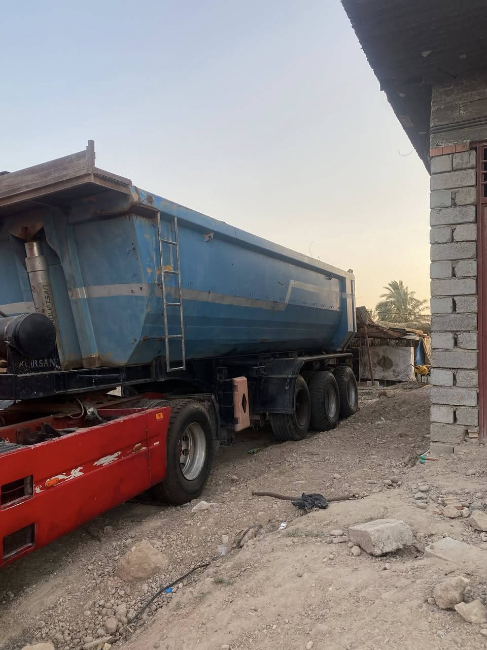 سلام عليكم نساف للبيع تركي شاصي مكفول من  كلشي  تاير بس زوج تعبان. لباقي جديد دنكير 14  تشيل حنطة 27 بدون تعلة مكان سامراء *********** ً.  ً.  ‭0776 337 6155‬
