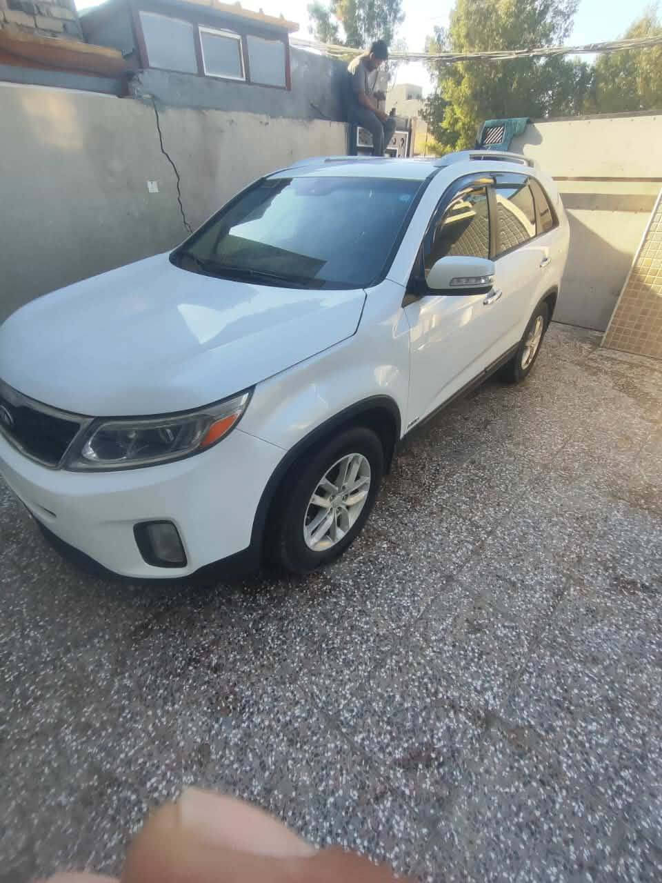 السلام عليكم كيا سورنتو  موديل ٢٠١٥ وارد امريكي مكينة 4سلندر بيهة قطعتين صبغ بدون دواخل ولباقي مكفول  بالمنشور مكينة كير حداديه تخم تاير مكفول السعر ١٣٠ وبيهة مجال بسيط مكاني بابل رقم الهاتف ***********
