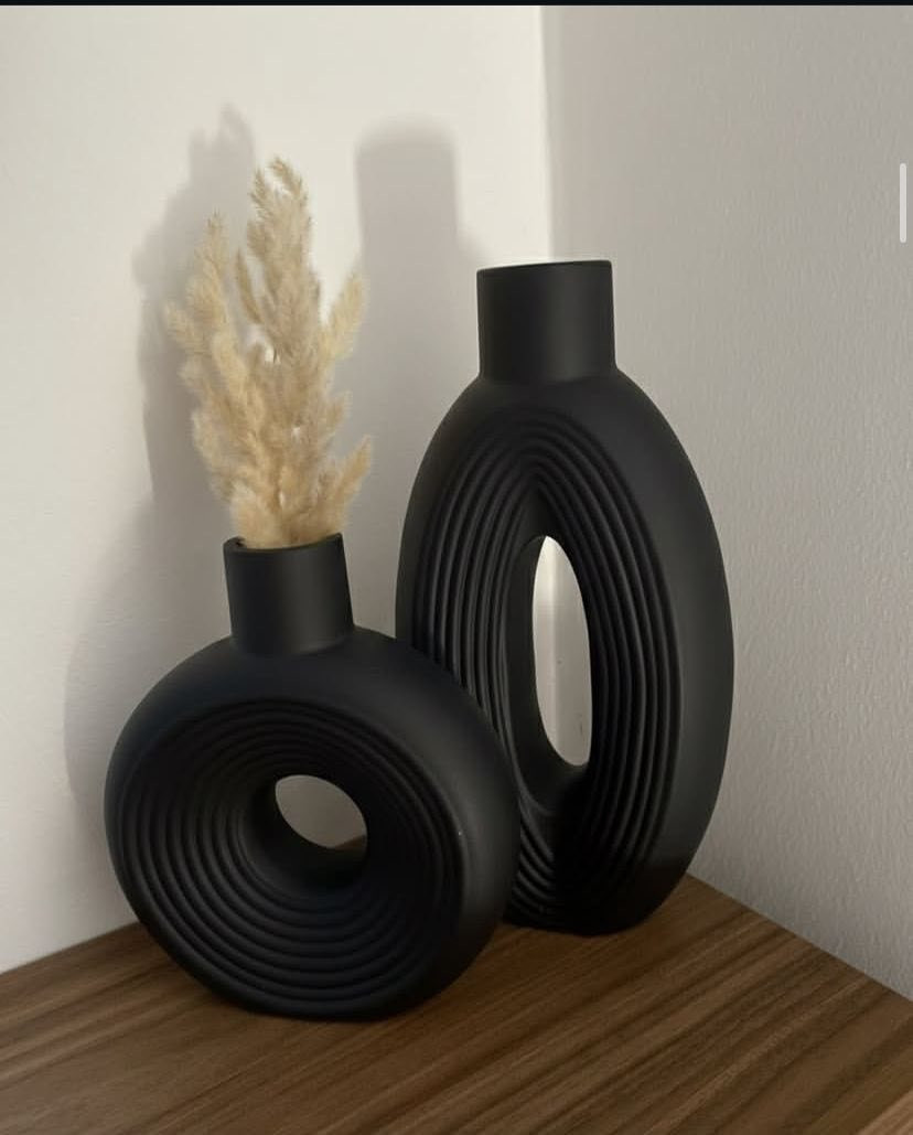 ✨ تحف البيت… لمسة أناقة تحكي ذوقك ✨🏡
تحف البيت ليست مجرد قطع للزينة، بل هي تفاصيل صغيرة تصنع فرقاً كبيراً في جمال المكان.
مزهرية أنيقة، شموع عطرية، لوحة فنية، أو قطعة تراثية مميزة… كلها تضيف روحاً خاصة ولمسة دافئة لبيتك.

اختيار التحف يعكس شخصيتك وذوقك، فاجعلي كل زاوية في منزلك تحكي قصة جمال وبساطة ورقي 🌿🤍

البيت الجميل ليس بكبره، بل بذوق من يسكنه ✨

#ديكور_منزلي #تحف #لمسة_جمال #أناقة_البيت


**إذا كنت صاحب هذا الإعلان وتريد حذفه لأي سبب، رجاءا أرسل رسالة إلى الدعم الفني**