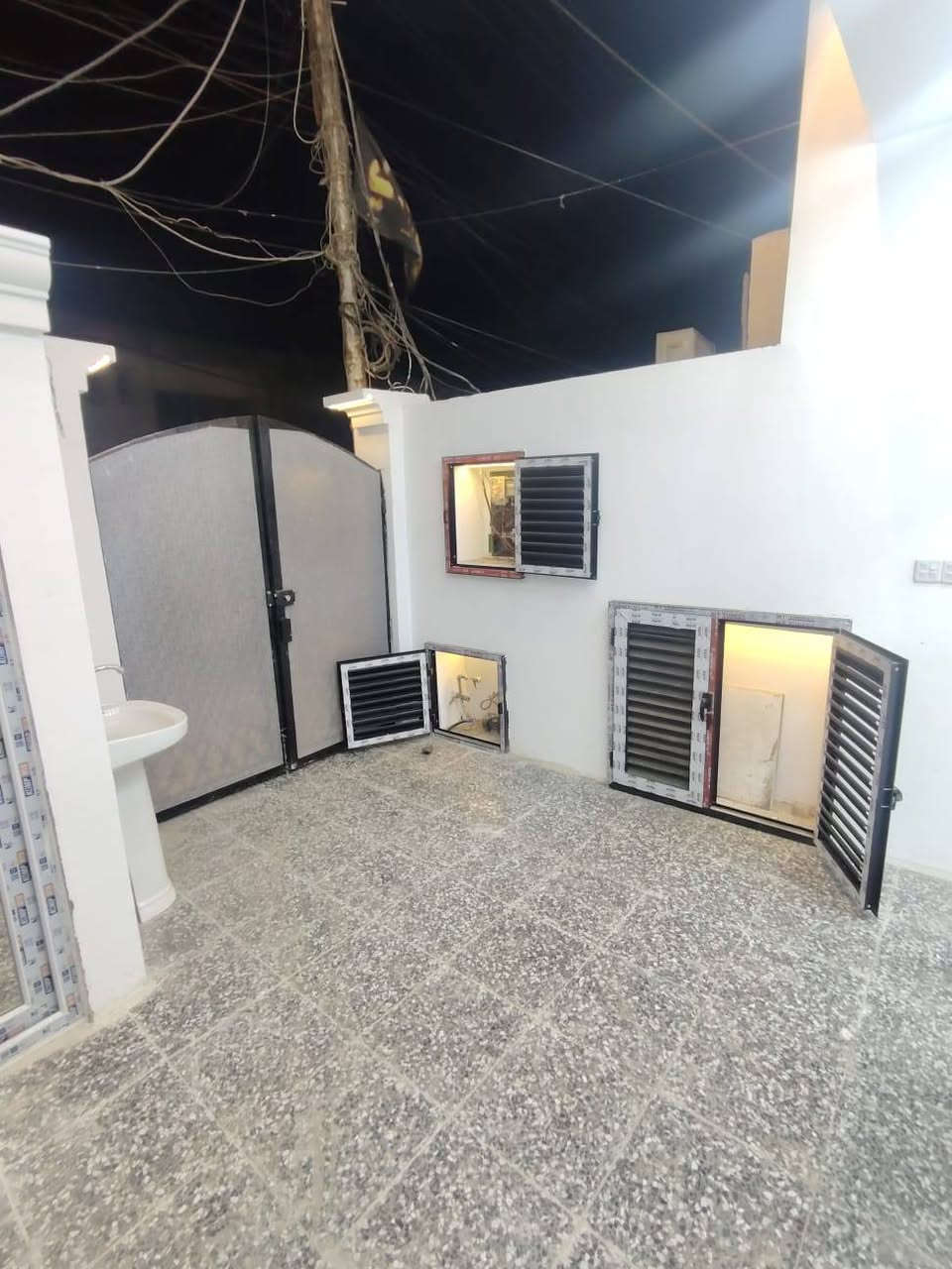 السلام عليكم ورحمه الله وبركاته 

للبيع في ابو دشير بيت جديد المساحه 80متر عرض الشارع 15 متر قرب مدرسة خديجه

غرفتين نوم وصاله ومطبخ وحمام

للستفسار اكثر مكتب قصر بغداد شارع جامع الرحمن 

***********
***********
#للجميع
#المتابعين
@إشارة
