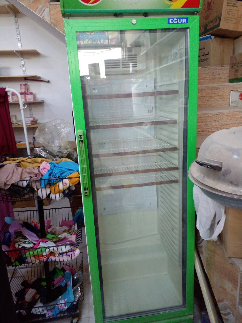 أعرض للبيع مجموعة من البرادات التجارية المختلفة الملائمة للمحلات والمطاعم. تتضمن المجموعة برادات عرض للمشروبات والحلويات والمثلجات، بحالة جيدة.

البيع في كربلاء وبسعر مناسب.