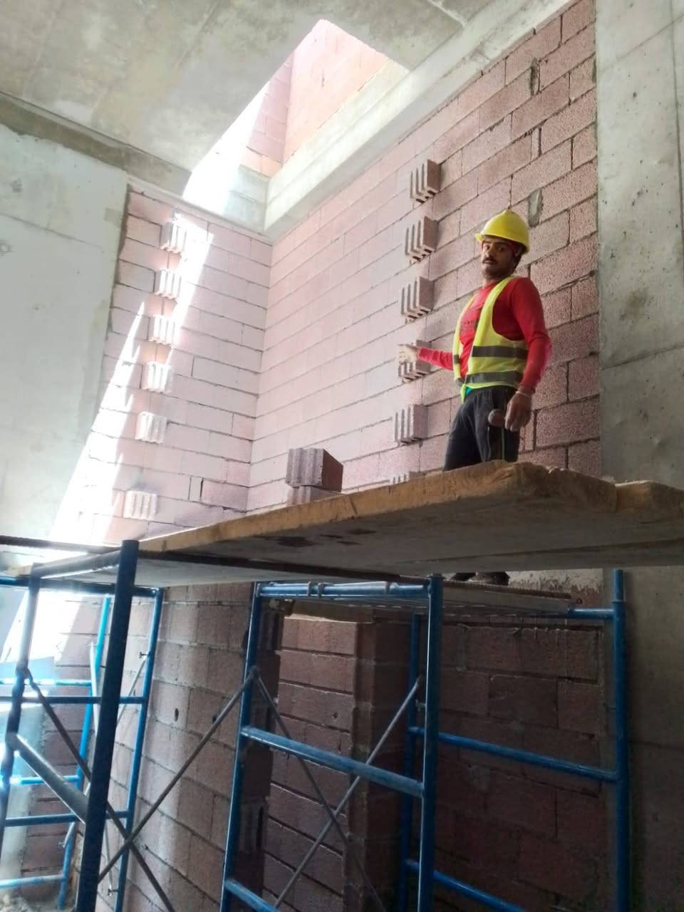 السلام عليكم كادر مصري للبناء شغل درجه اولى تسليم مهندس احسن من واحد على واحد ابو سمير *********** ،***********
