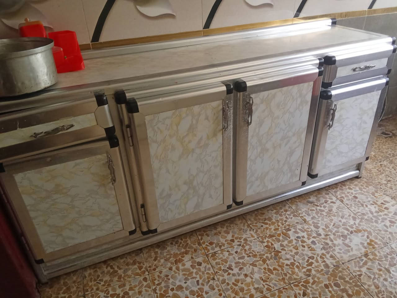 كاونتر للبيع اربع قطع مكان كربلاء سعر مناسب تصال و تدلل ***********
