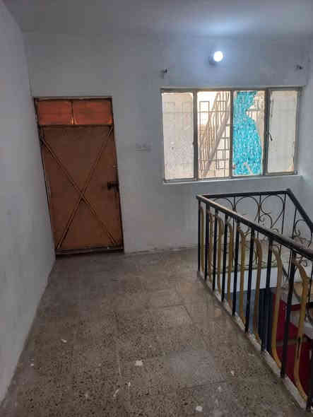 📢 للبيع – فرصة ذهبية في بغداد / شهداء العبيدي
للبيع بيت سكني جاهز للسكن مباشرة في منطقة شهداء العبيدي، موقع راقٍ وقريب من كل الخدمات (أسواق – مدارس – مواصلات).

🔹 المساحة: 80 متر
🔹 المواصفات التفصيلية:

كراج أمامي

استقبال واسع

حولي

مطبخ منفصل

غرفة نوم

خدمات صحية جاهزة

بناء مرتب وموقع هادئ

🏡 البيت مناسب لعائلة صغيرة – والشارع نظيف وخدمي.

💰 السعر: مناسب – للتفاصيل يتم الاتصال مباشرة.
📞 للتواصل: ***********
واتساب متوفر
