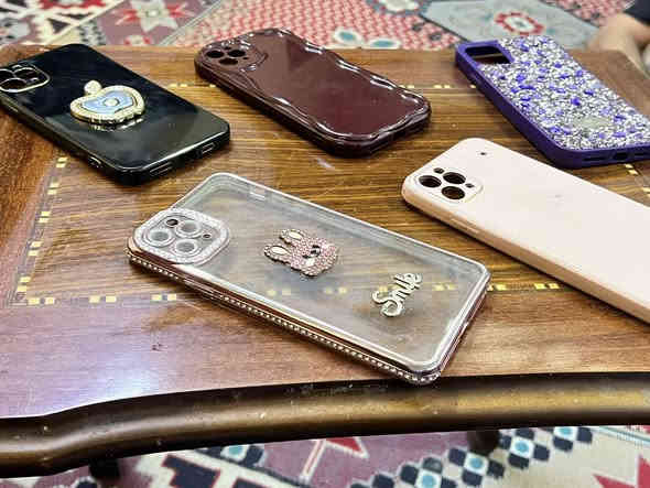 السلام عليكم .. آيفون 11 برو ماكس 
جهاز مال بيت 
كامل التفاصيل منشورة بالصور أمانة الله الجهاز على حطته اول عام اشتريته من الربيعي وهاي ملحقاته وياه السعر 390

مكاني بغداد 
***********
