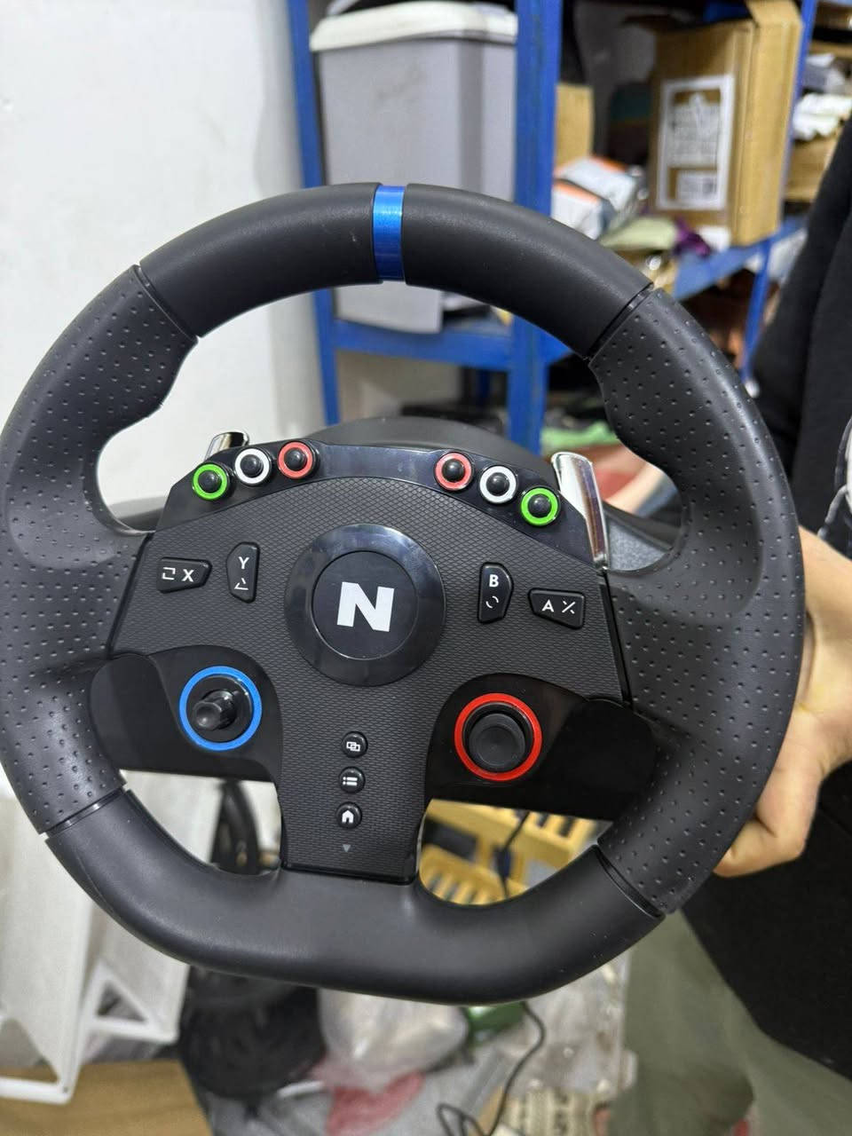 للبيع دركسون ألعاب السباقات  Nitho Drive Pro
✔️ يدعم PC – PS3 – PS4 – Xbox One
✔️ دوران 270°
✔️ فيبريشن (Rumble Dual Motors)
✔️ دواسات + قير يدوي + بدالات خلفية
✔️ كيبل USB طول 2.1m
✔️ يثبت بـ 4 سكشنات قوية
✅ جديد غير مستخدم

    السعر 45 مع توصيل


**إذا كنت صاحب هذا الإعلان وتريد حذفه لأي سبب، رجاءا أرسل رسالة إلى الدعم الفني**