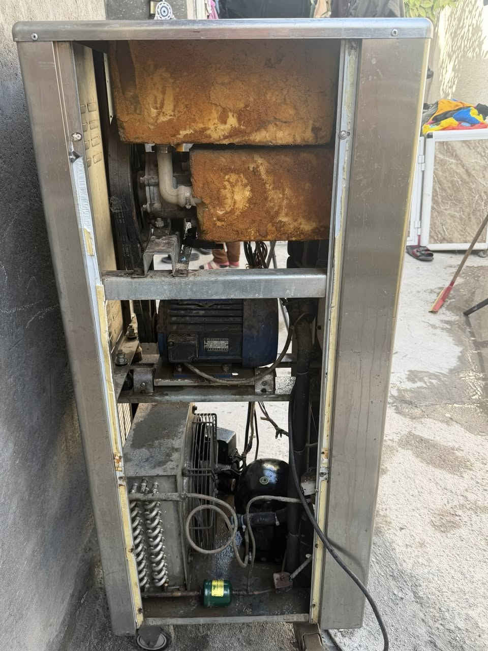 السلام عليكم مكينة سوفت صيني تجميد خير من الله ودي اس ٥ كيلو تشتغل ابلانكه كامله  للبيع ما متواجد عل فيس خابر او اتصل واتساب وبيك خير وتدلل 
*********** 
***********
