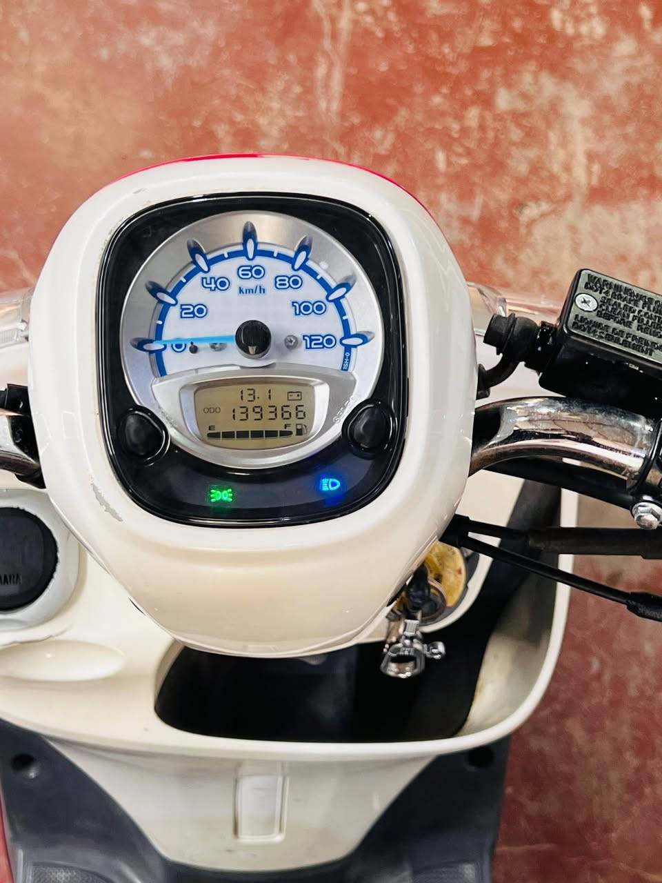 بوليس حديث كفاله عامه بعده بحاله الوكاله سعر 800 وبيها مجال بسيط ***********
