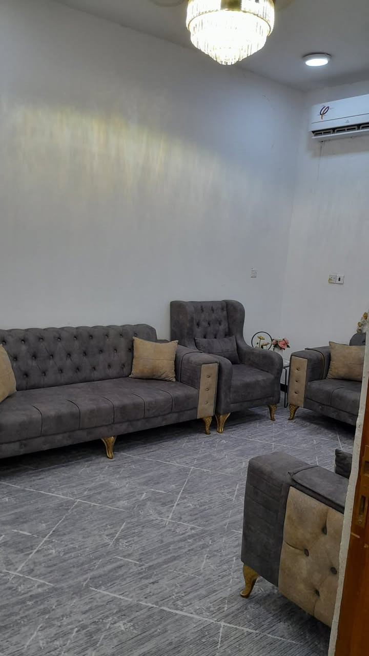 السلام عليكم**
🏡 بيت للبيع

📍 الموقع: التنومة – قرب شارع الإمام علي (ع)

📌 المنطقة: حي الإمام رضا

🚶‍♂️ يبعد عن سوق التنومة حوالي 5 دقائق مشي

📐 المساحة: 90 م²

📄 نوع الطابو: صرف زراعي – سند 25

✔️ قريب من أبو الطابو (إمكانية عمل وكالة متوفرة)

🏗 البناء: جديد – سنة 2024

🛋 البيع مع الأثاث

🔹 تفاصيل البيت:

 • غرفة نوم

 • هول (صالة)

 • ديوانية

 • مطبخ

 • صحيات داخلية وخارجية

السعر 75 مليون وبي مجال 

📞 للاستفسار والمشاهدة: التواصل على الخاص

#عقارات_البصرة #استثمار_عقاري #البصره #عقارات


**إذا كنت صاحب هذا الإعلان وتريد حذفه لأي سبب، رجاءا أرسل رسالة إلى الدعم الفني**