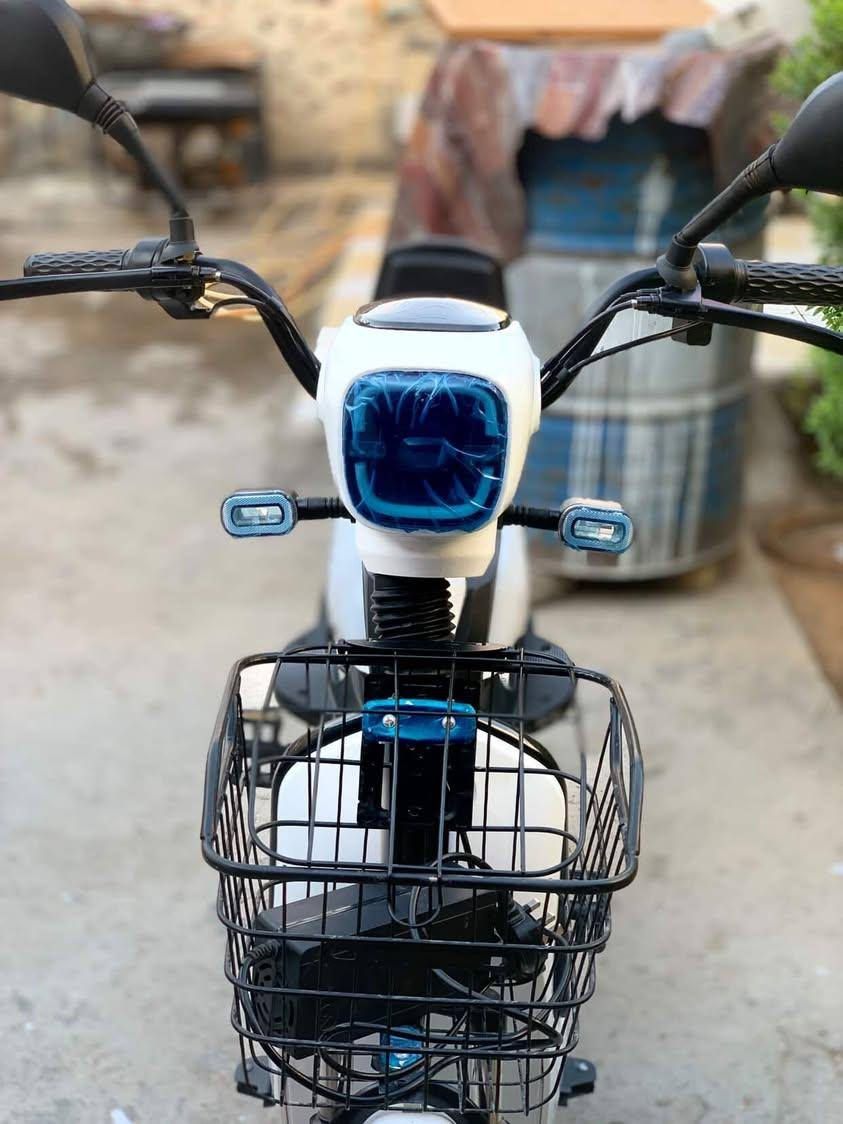 السلام عليكم
دراجة شحن للبيع جديدة كلش جاهزة اي نقص ما بيها 

كهربائيّات كلها شغالة 

السعر 250 وبيها مجال 

مكاني كربلاء حي العسكري العابد 

رقمي ***********
