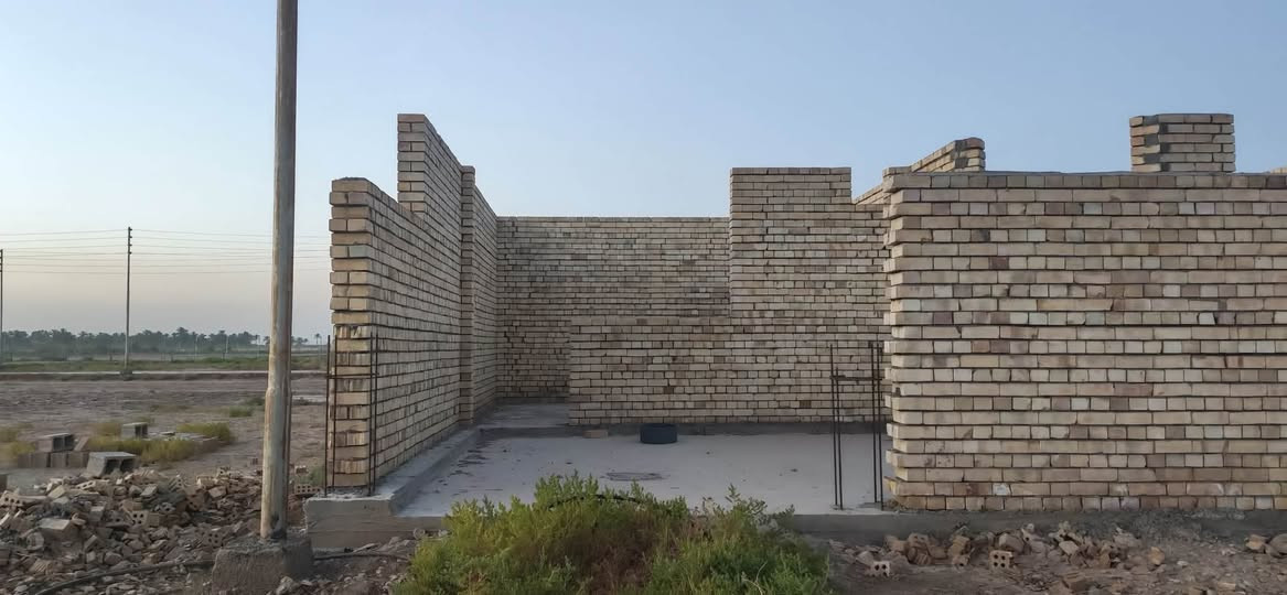 سلام عليكم بيت هيكل مساحه 200مترموقع الحفريه خلف مطعم زيتون لخدمات ماء وكهرباء ***********
