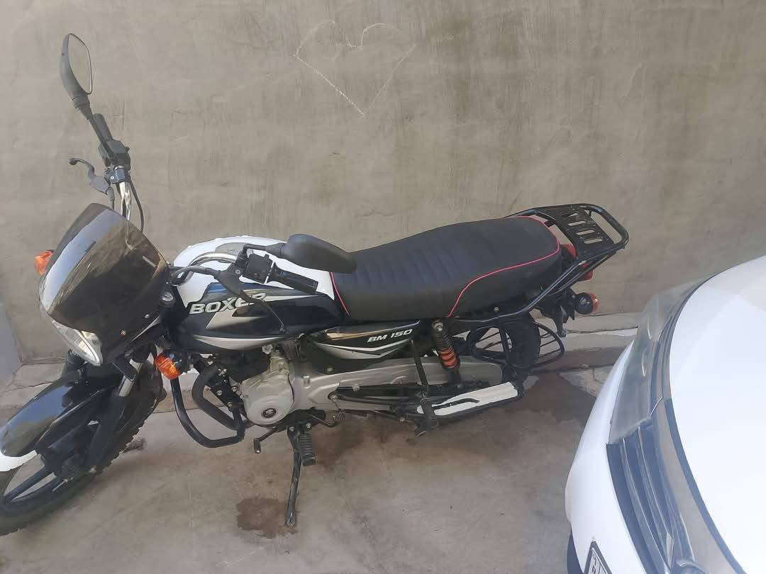 سلام عليكم دراجة بوكسر كلاسك موديل 22
مكفوله كفاله عامه محرك برغي مامفتوح بي
اوراق 7 اوراق كامله  اي نقص مابيه عنوان ديالى الخالص 
سعر مليون و100 بيه مجال لشراي رقم صاحبه ***********
